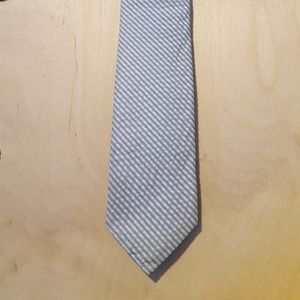 Silk tie in seersucker stripe